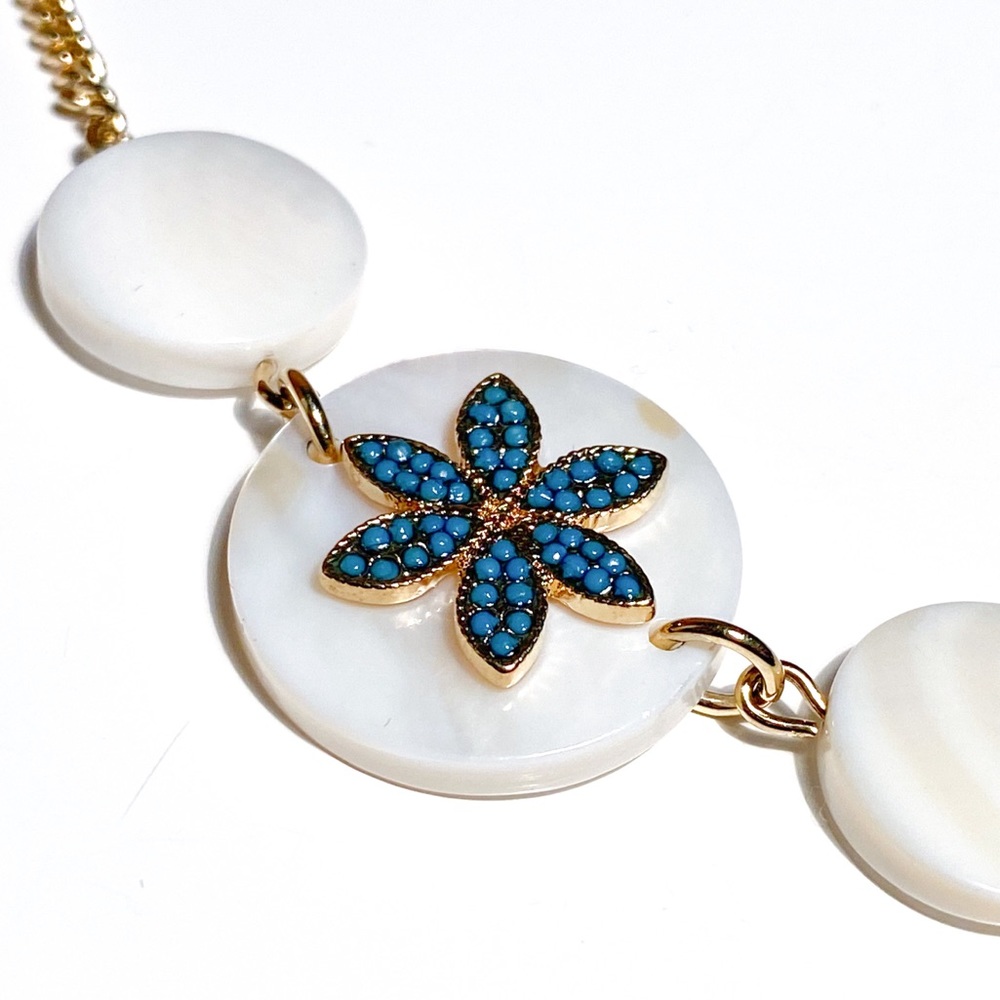 New Carolee $95 Mother of Pearl and Turquoise Flower Necklace, Tag Price $95 - Picture 11 of 16